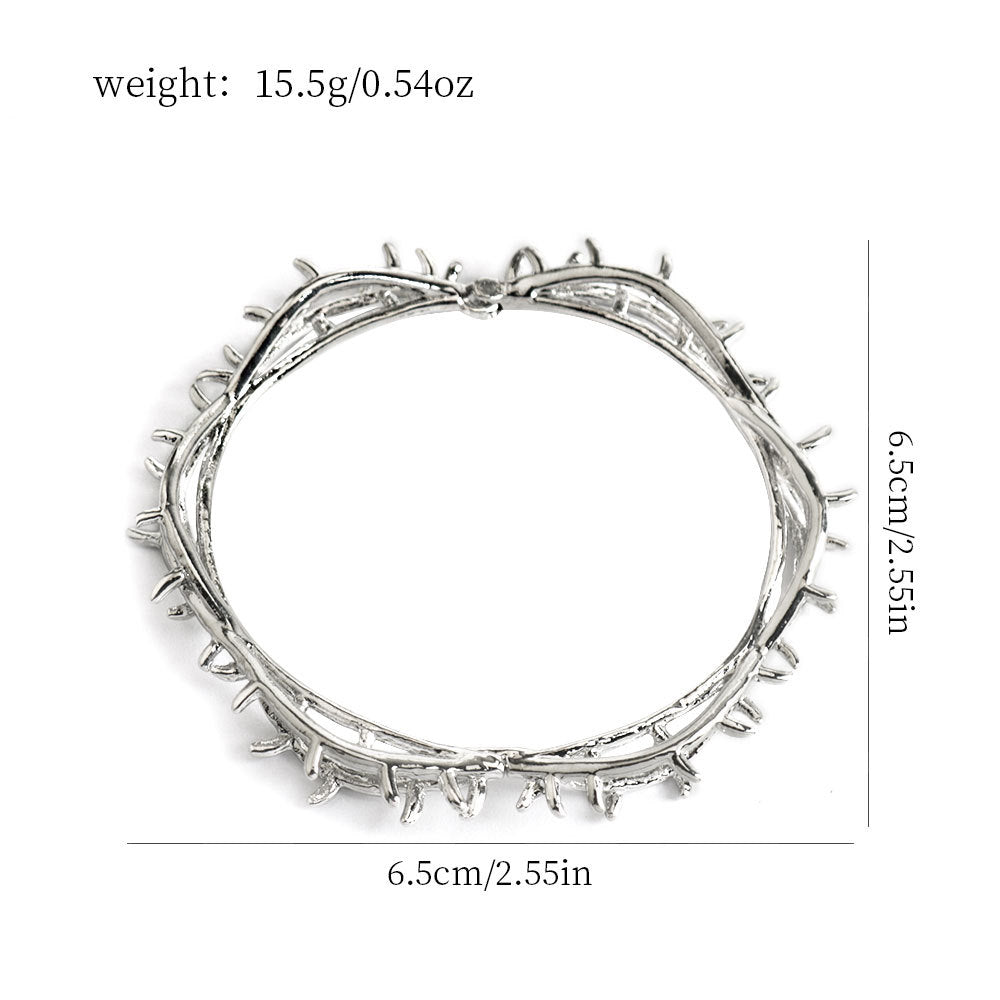 Thorn patterned bracelet