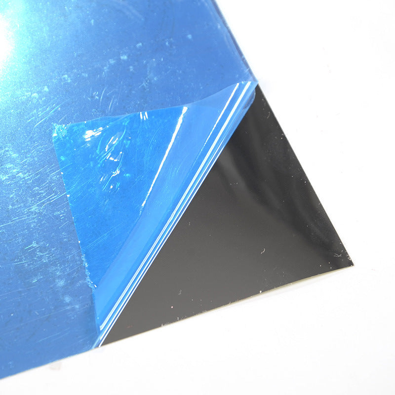 Three-dimensional mirror wall