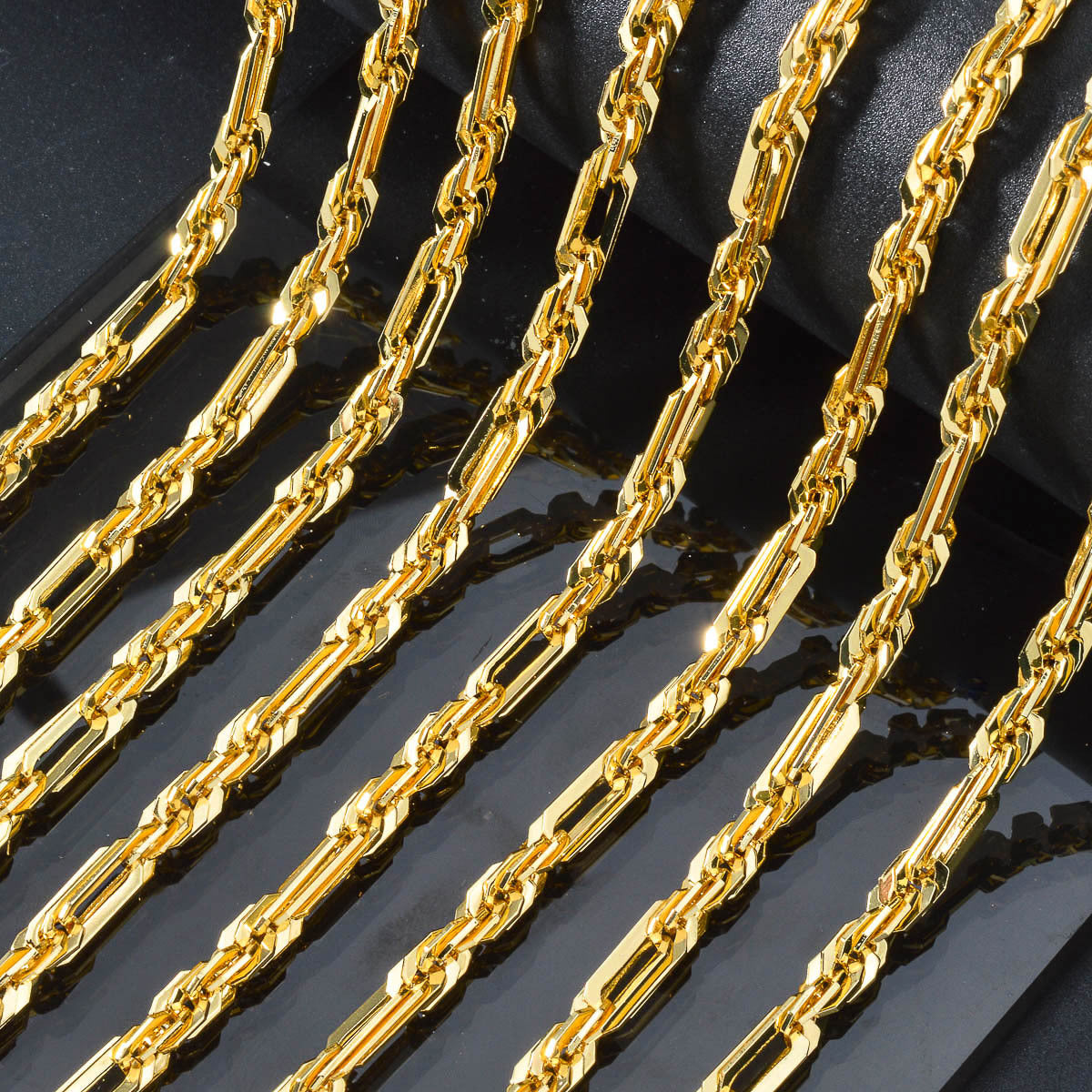 Three-layer twisted chain