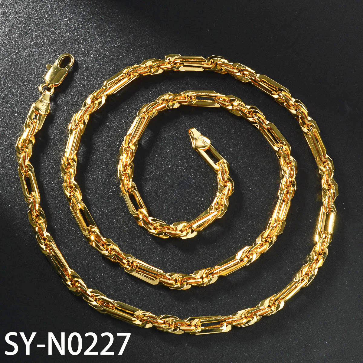 Three-layer twisted chain