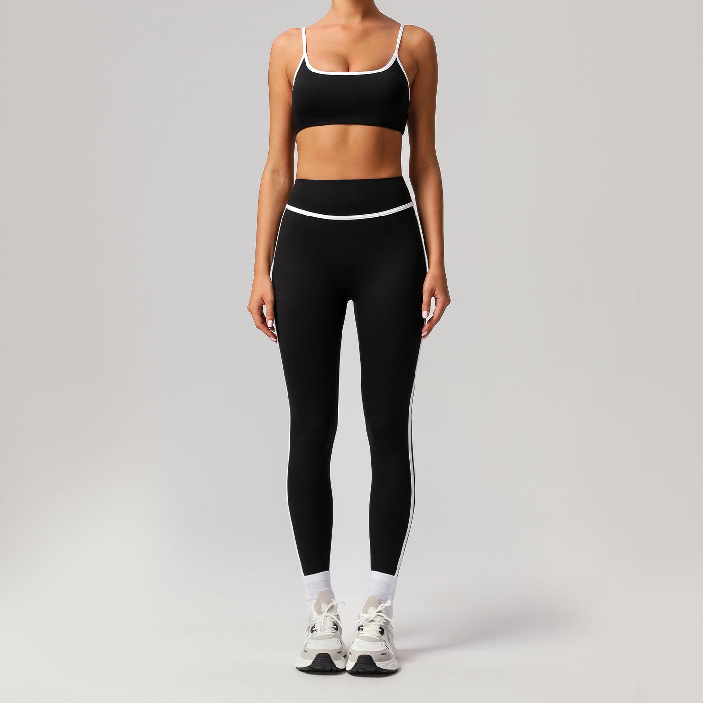 Tight-fitting and skin-like yoga set