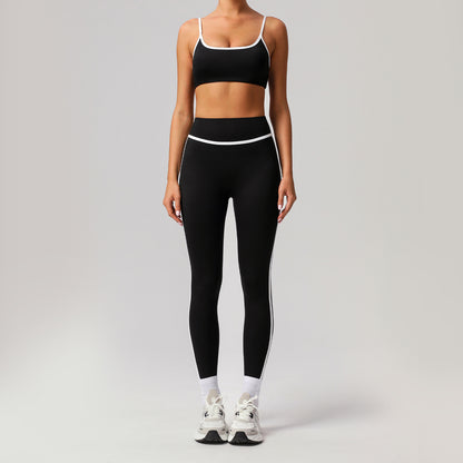 Tight-fitting and skin-like yoga set