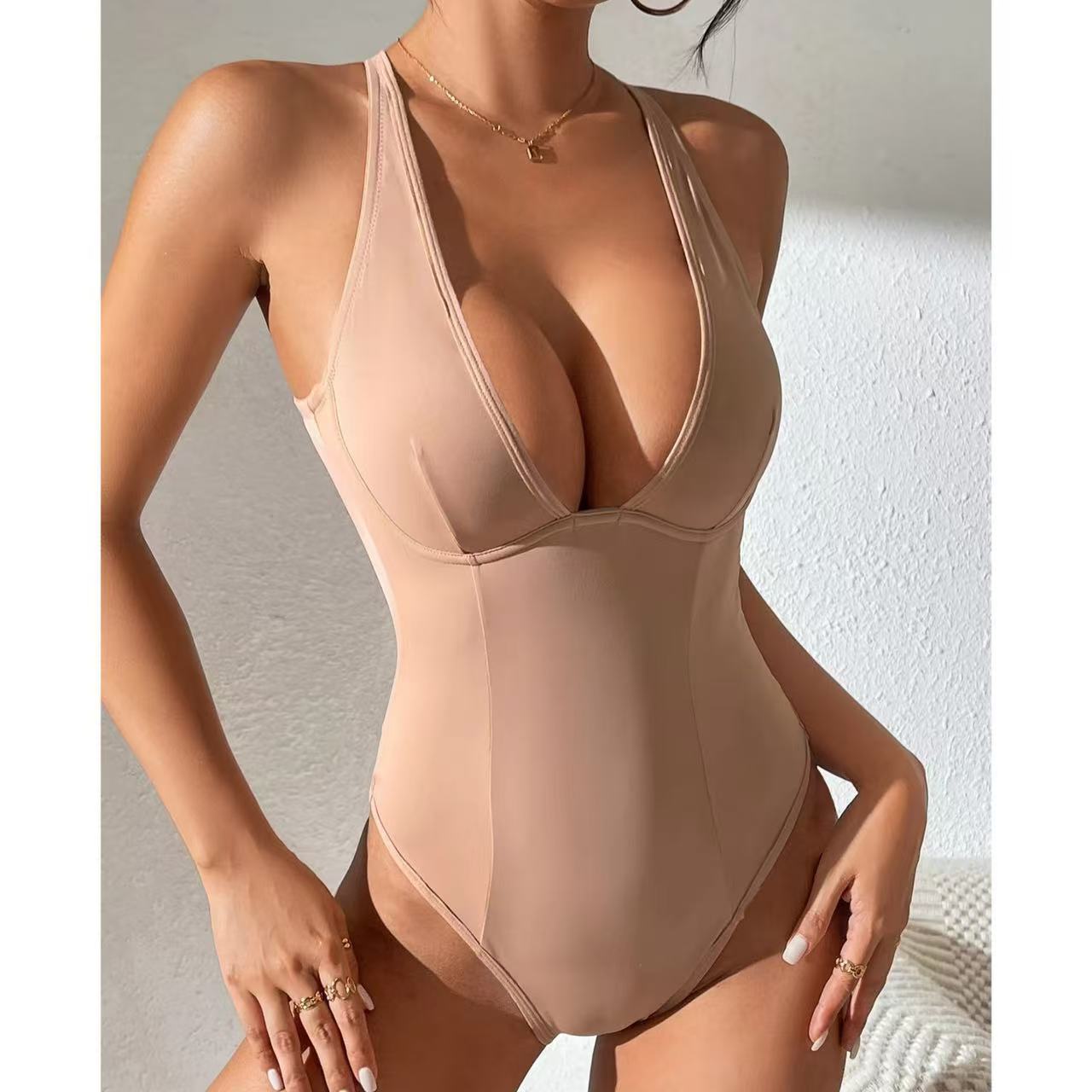 Tight-fitting clothes for women to lose weight without a back