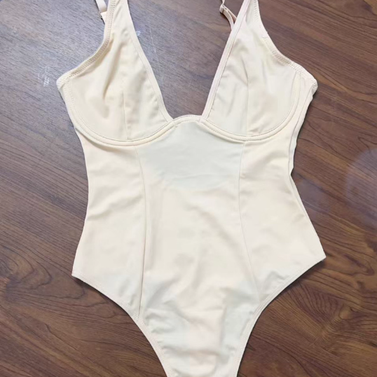 Tight-fitting clothes for women to lose weight without a back