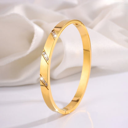 Titanium and steel bracelet set with diamonds