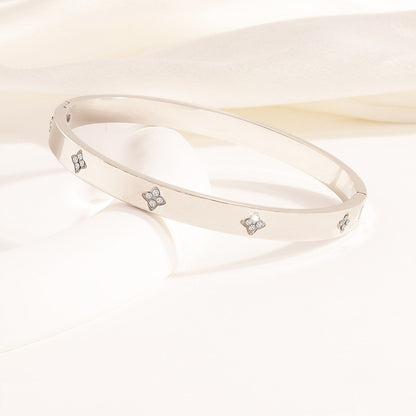 Titanium and steel bracelet set with diamonds