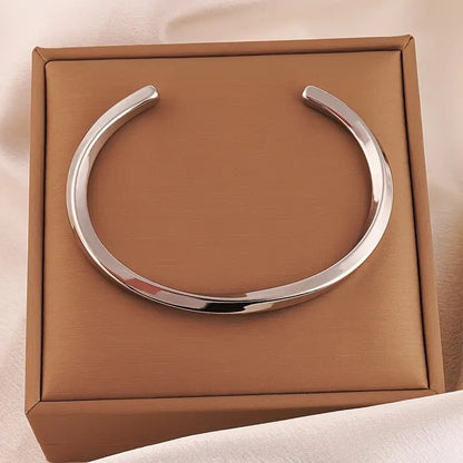 Titanium and steel bracelet set with diamonds