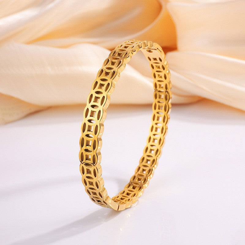 Titanium and steel bracelet set with diamonds
