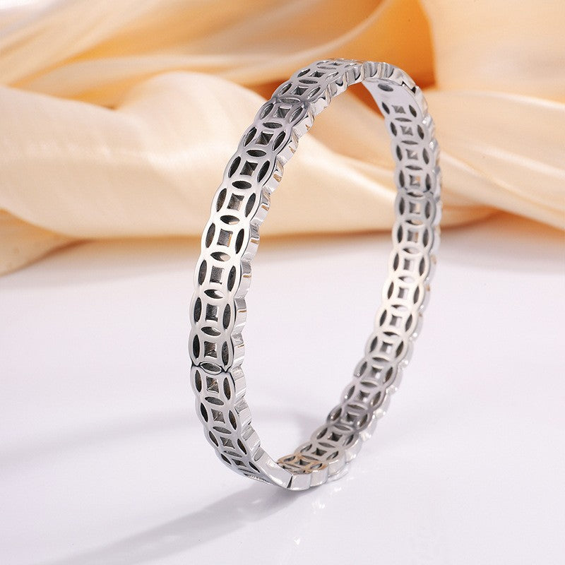 Titanium and steel bracelet set with diamonds