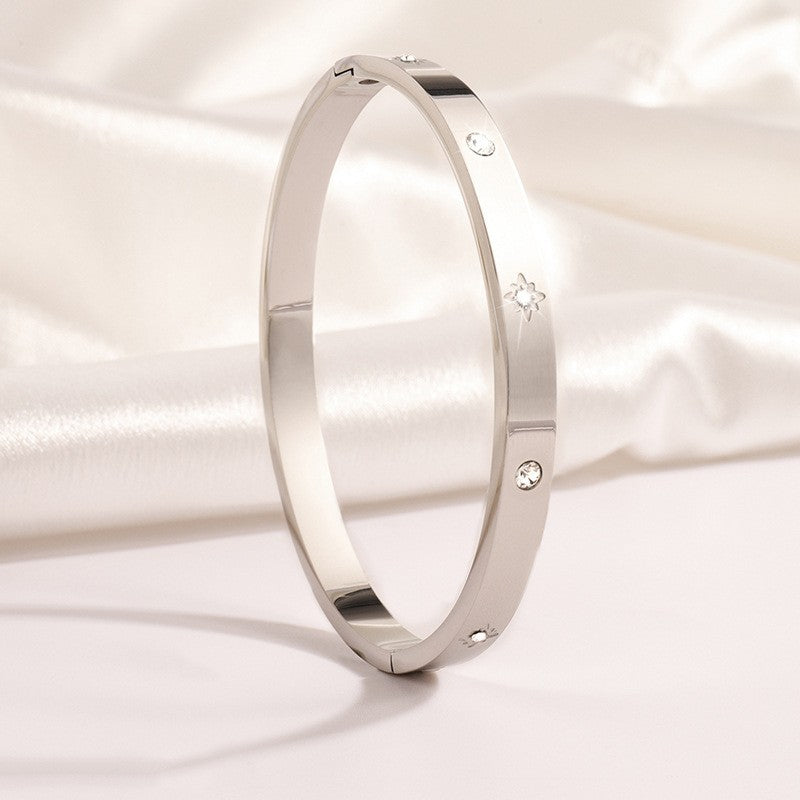 Titanium and steel bracelet set with diamonds