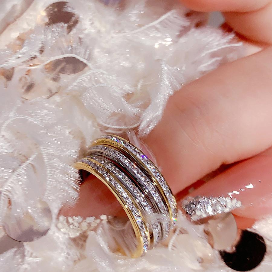 Titanium and steel star-shaped full-cut diamond ring