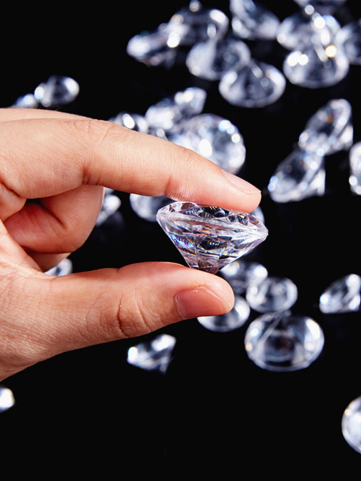 Transparent faux diamonds with high realism