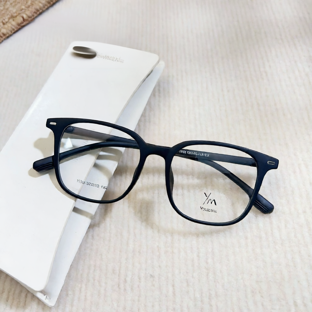 Transparent flat lens myopia glasses