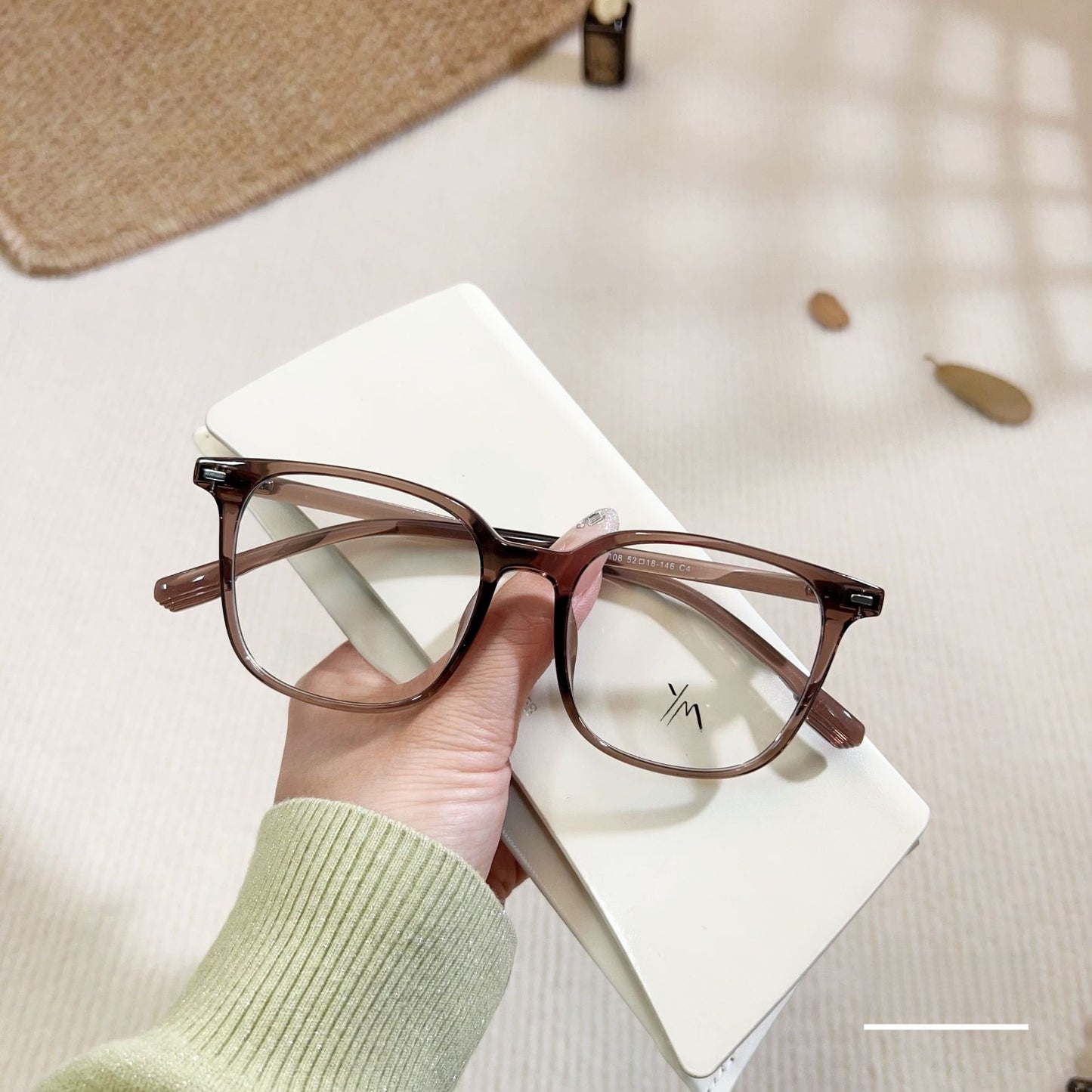 Transparent flat lens myopia glasses