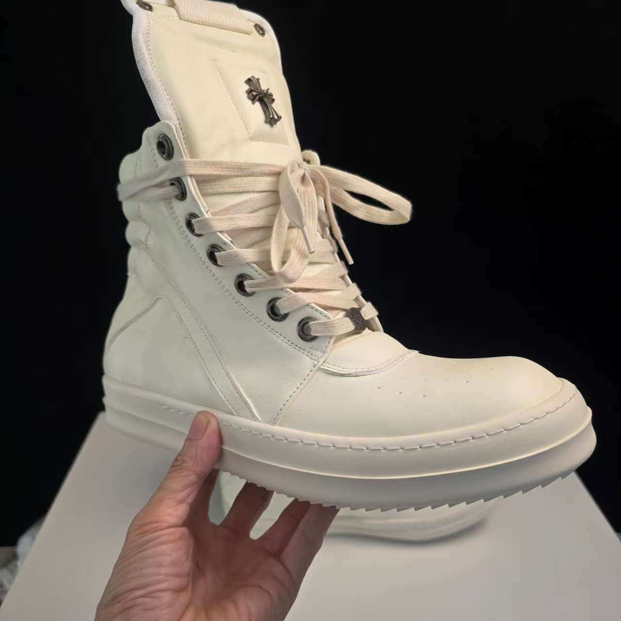 Trendy High-Top Sneakers for Men and Women
