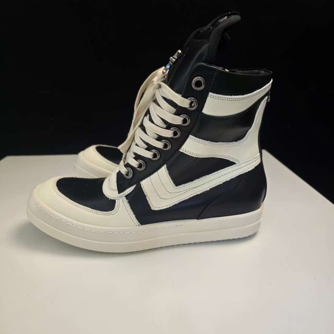 Trendy High-Top Sneakers for Men and Women