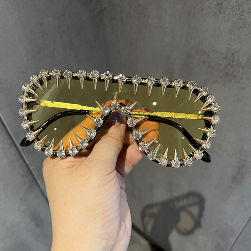 Trendy One-Piece Sunglasses for Women and Men