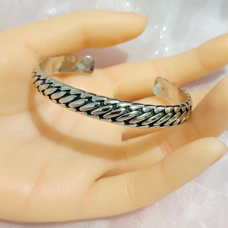 Trendy Open Geometric Tire Pattern Bracelet