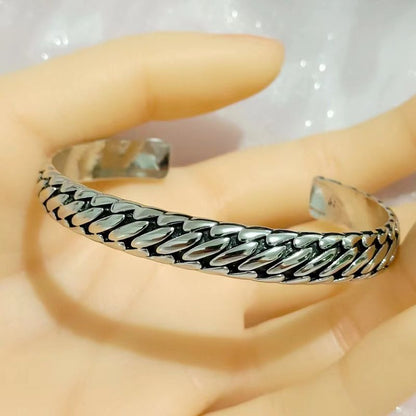 Trendy Open Geometric Tire Pattern Bracelet