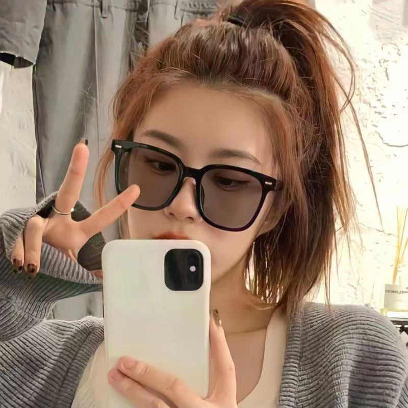 Trendy photochromic glasses