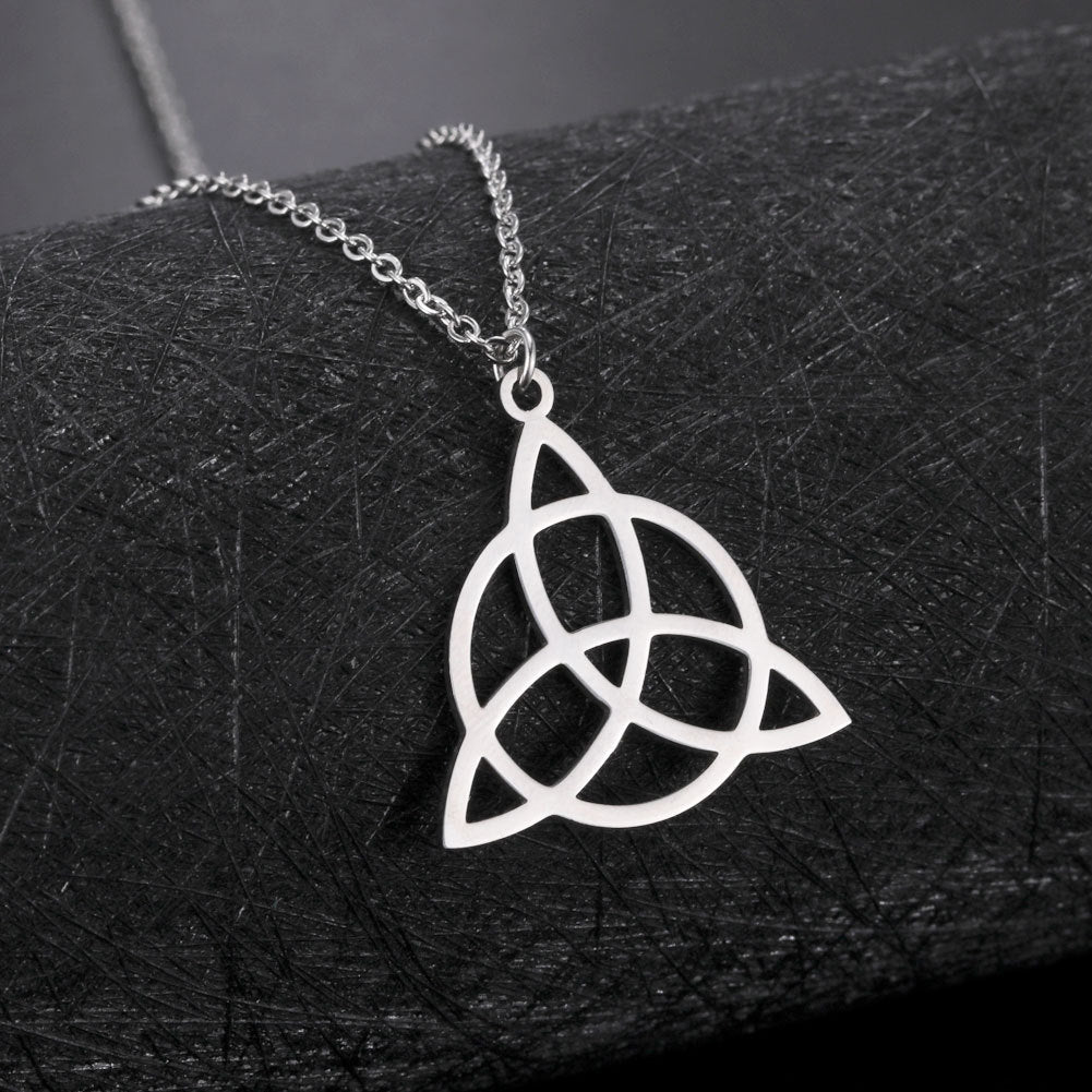 Triangular circular necklace