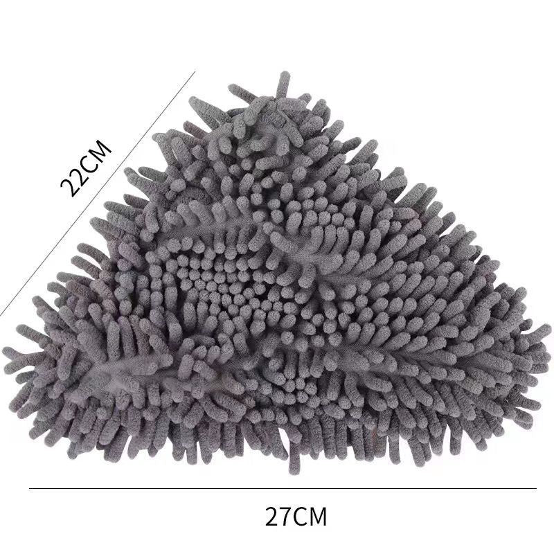 Triangular flat mop
