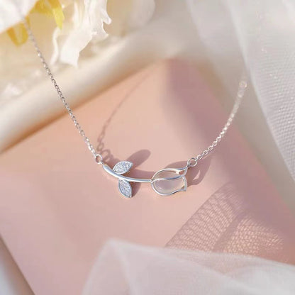 Tulip necklace