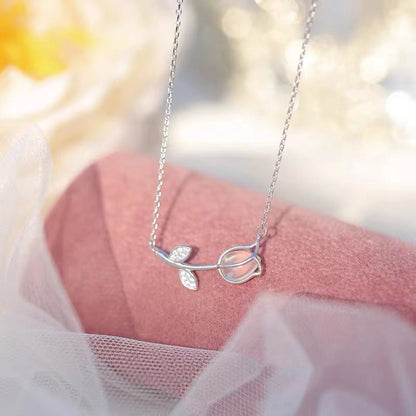 Tulip necklace