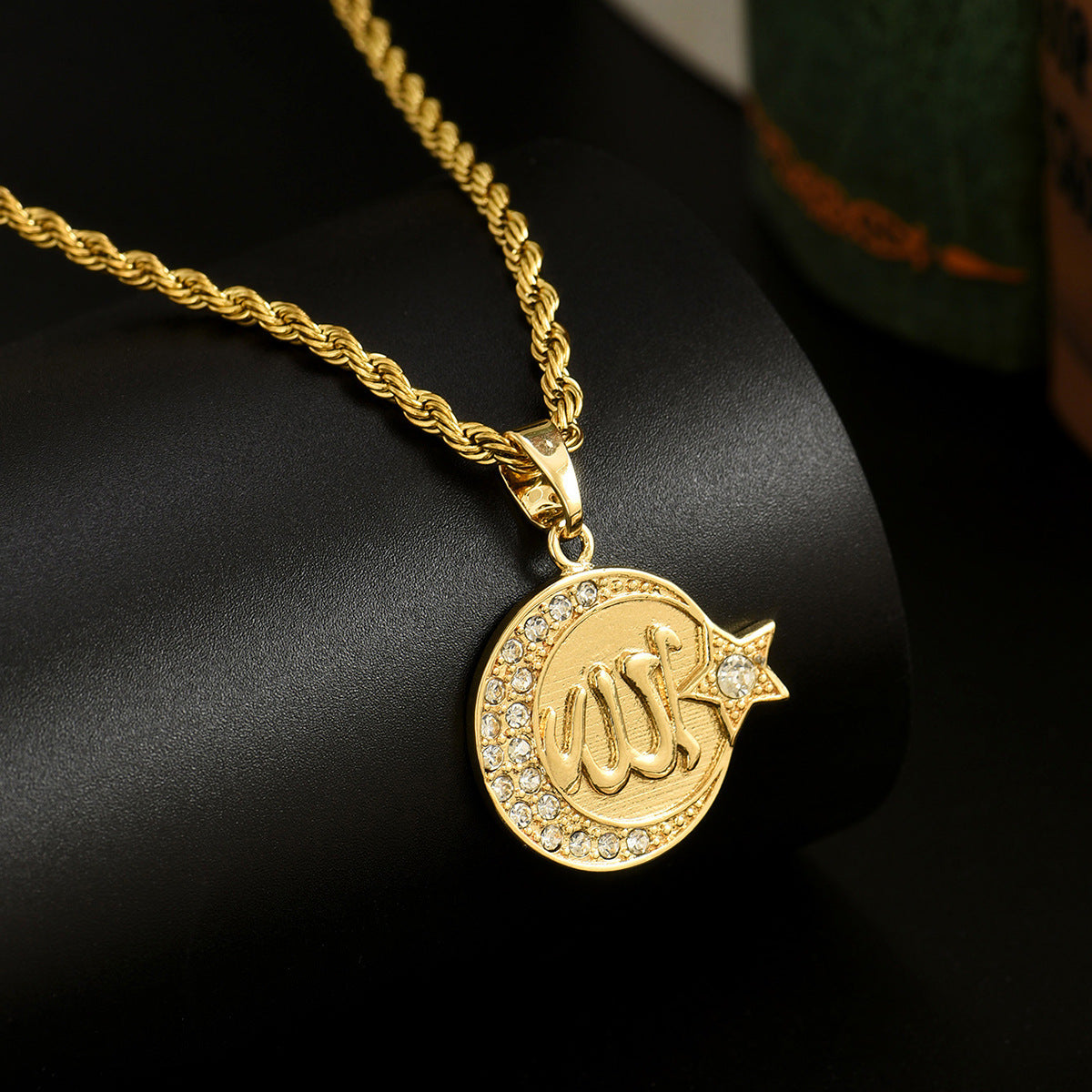 Twist Chain Necklace Copper Inlaid Zircon Pendant Jewelry
