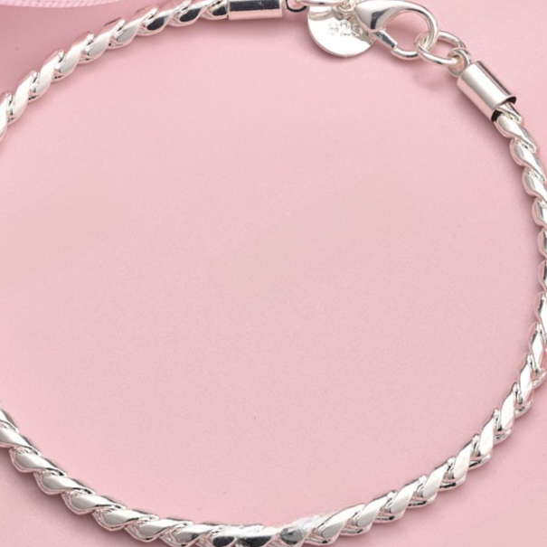 Twisted snake chain bracelet