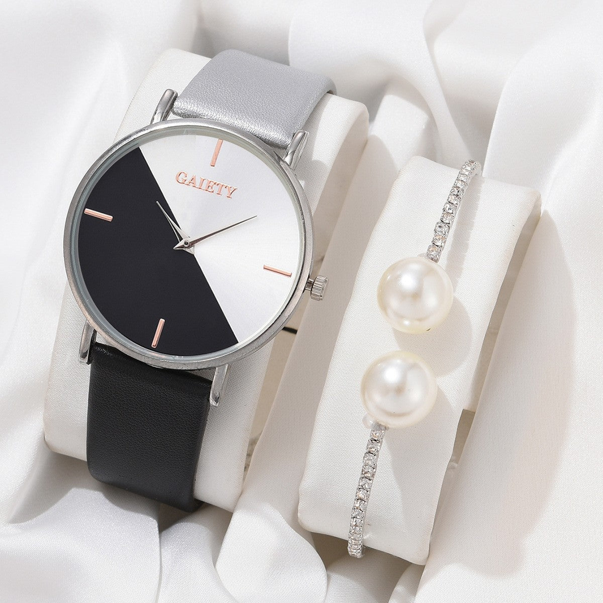 Two-color simple quartz watch