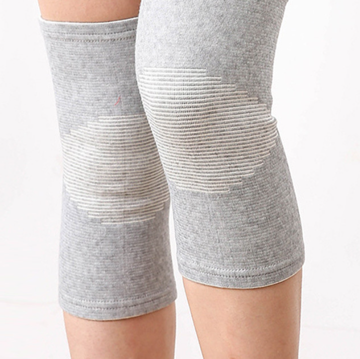 Two-way stretch knee pads for warmth