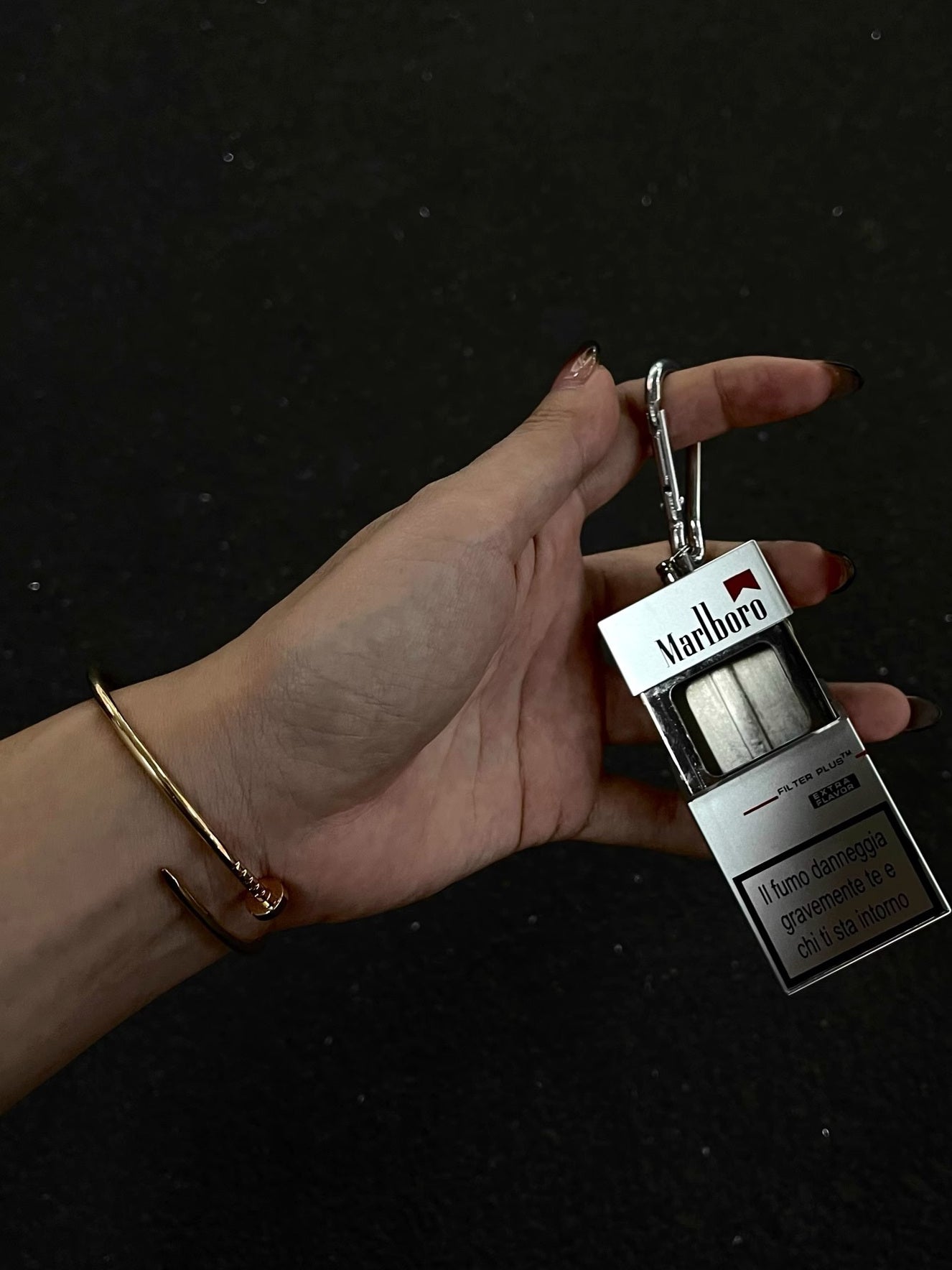 Ultra-cool portable tube case for street carry