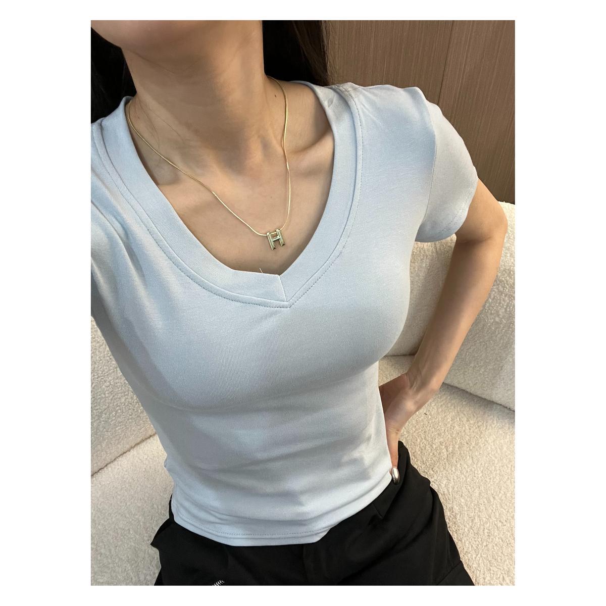 V-neck Short-sleeved T-shirt