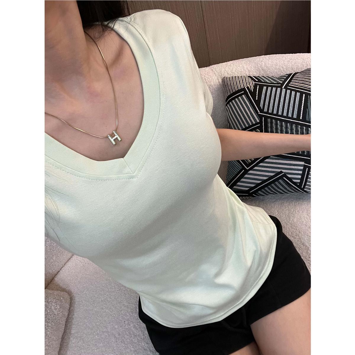 V-neck Short-sleeved T-shirt