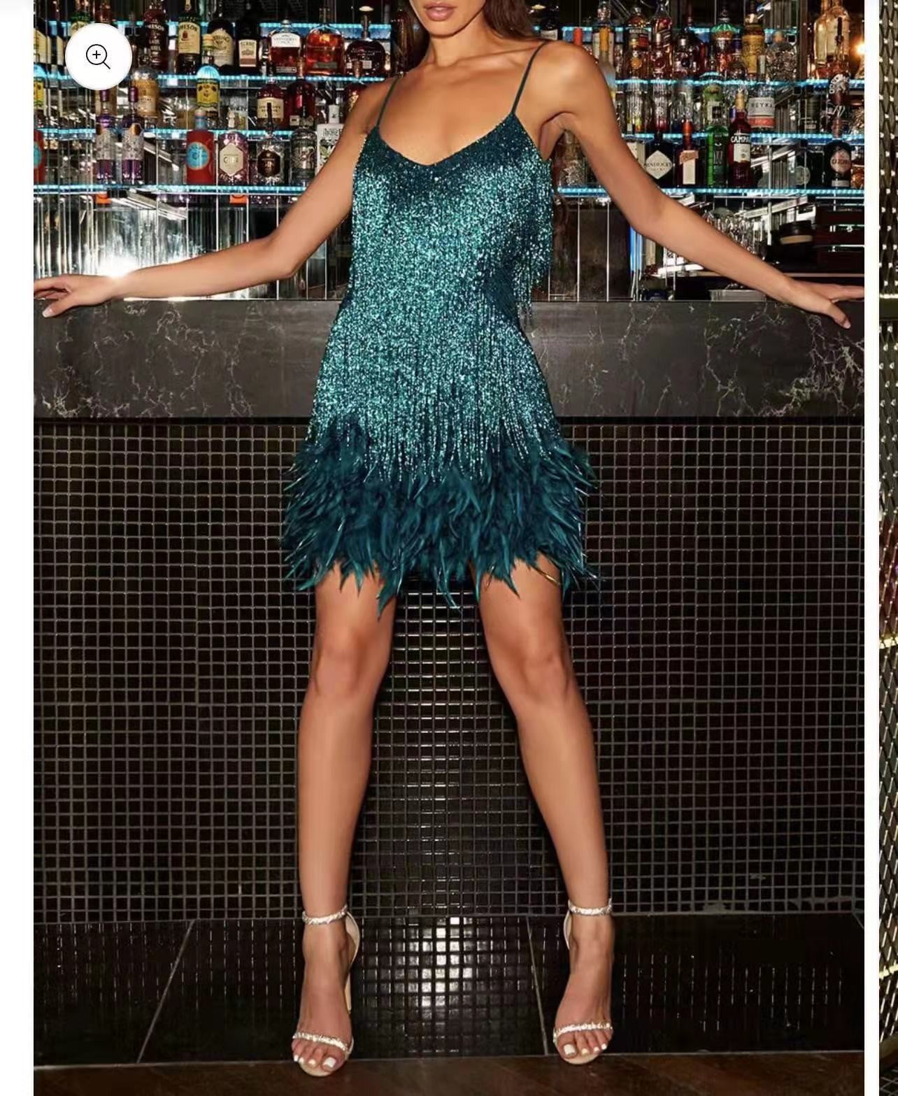V-neck strapless feather-embroidered dress
