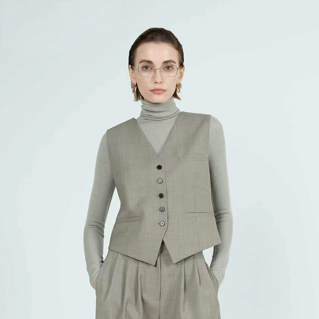 V-neck women's suit vest