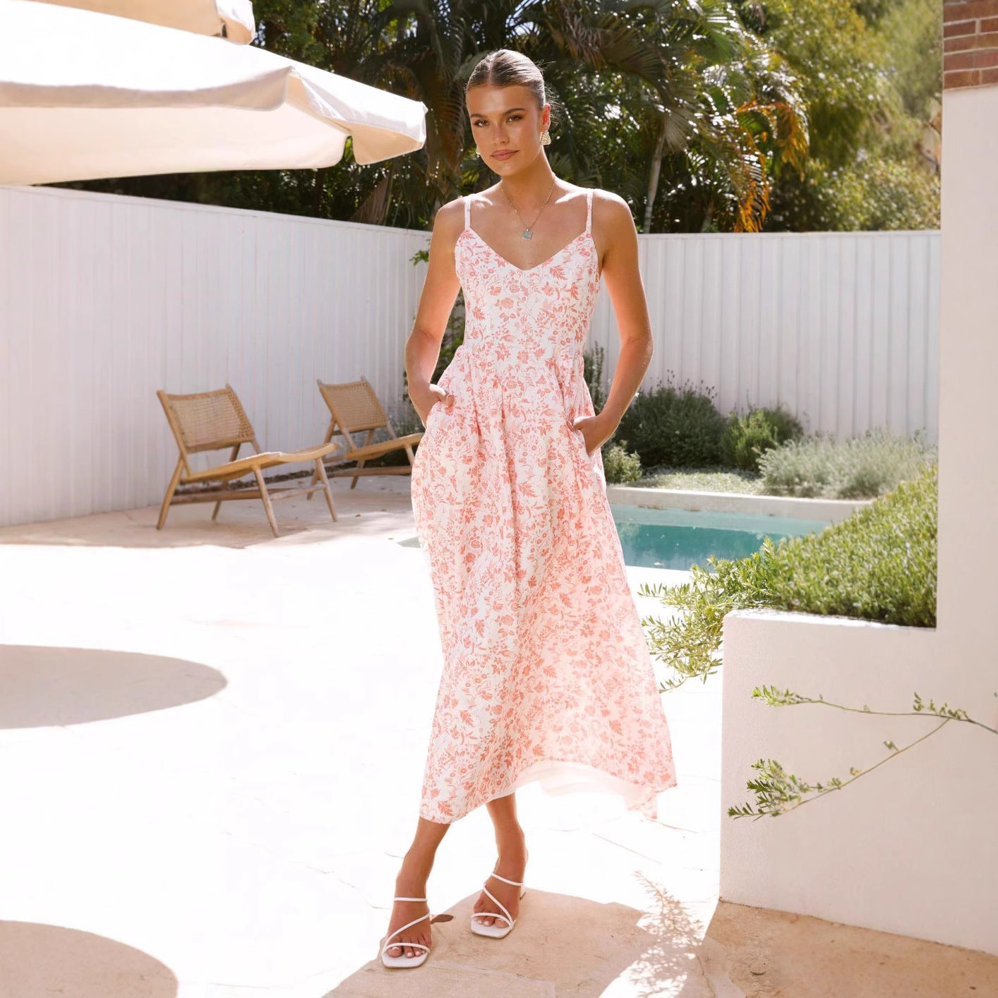 V-necked strapless long dress