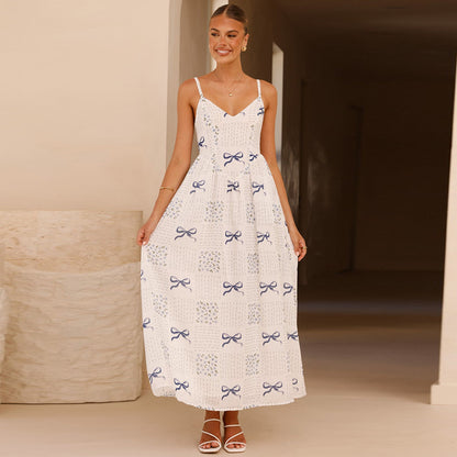 V-necked strapless long dress