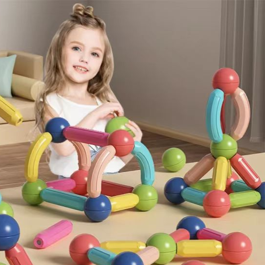 Variable magnetic building blocks