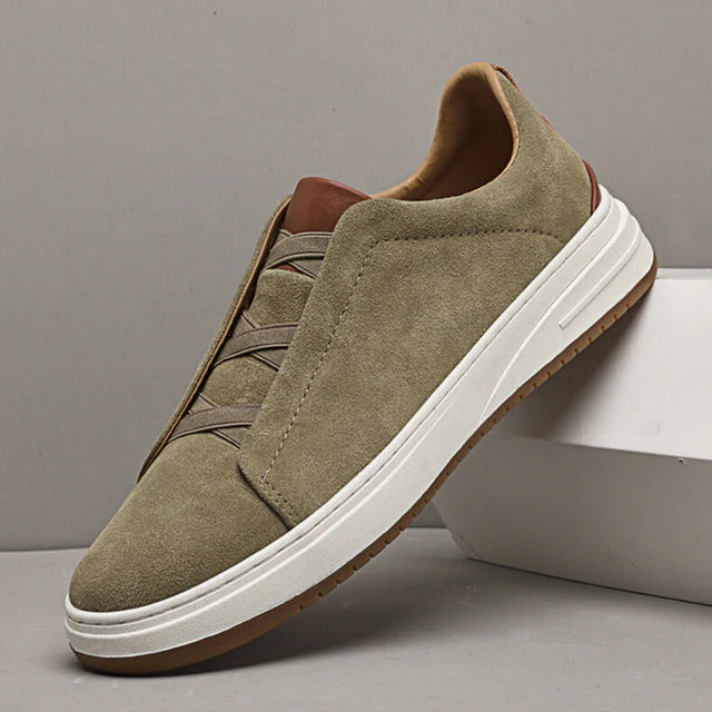 Velvet leather sports shoes
