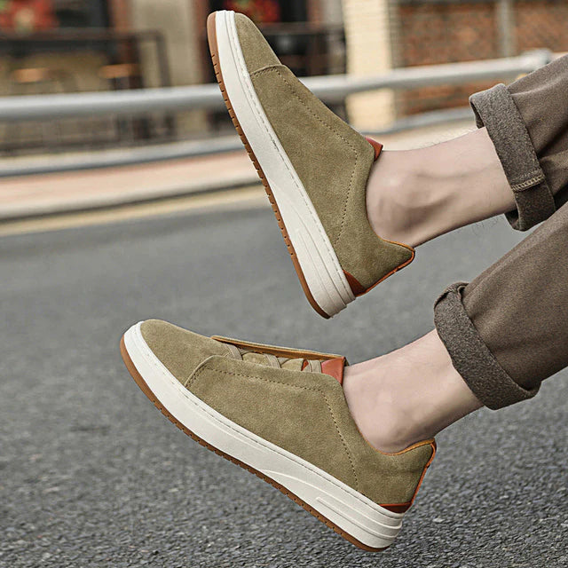 Velvet leather sports shoes