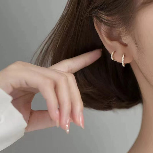 Versatile and elegant ear loops, simple earrings