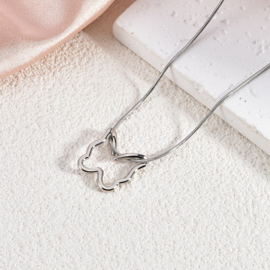 Versatile collarbone chain accessory