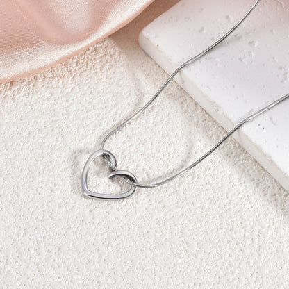 Versatile collarbone chain accessory
