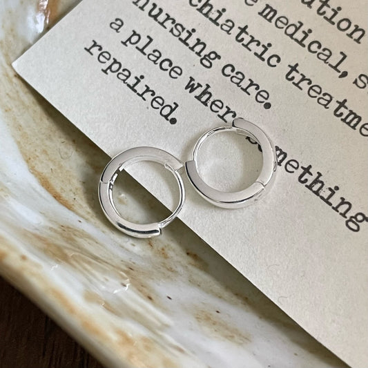 Versatile small earrings