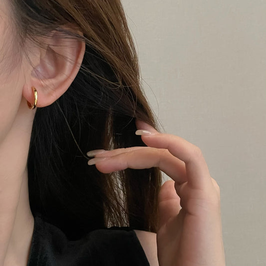 Versatile small earrings
