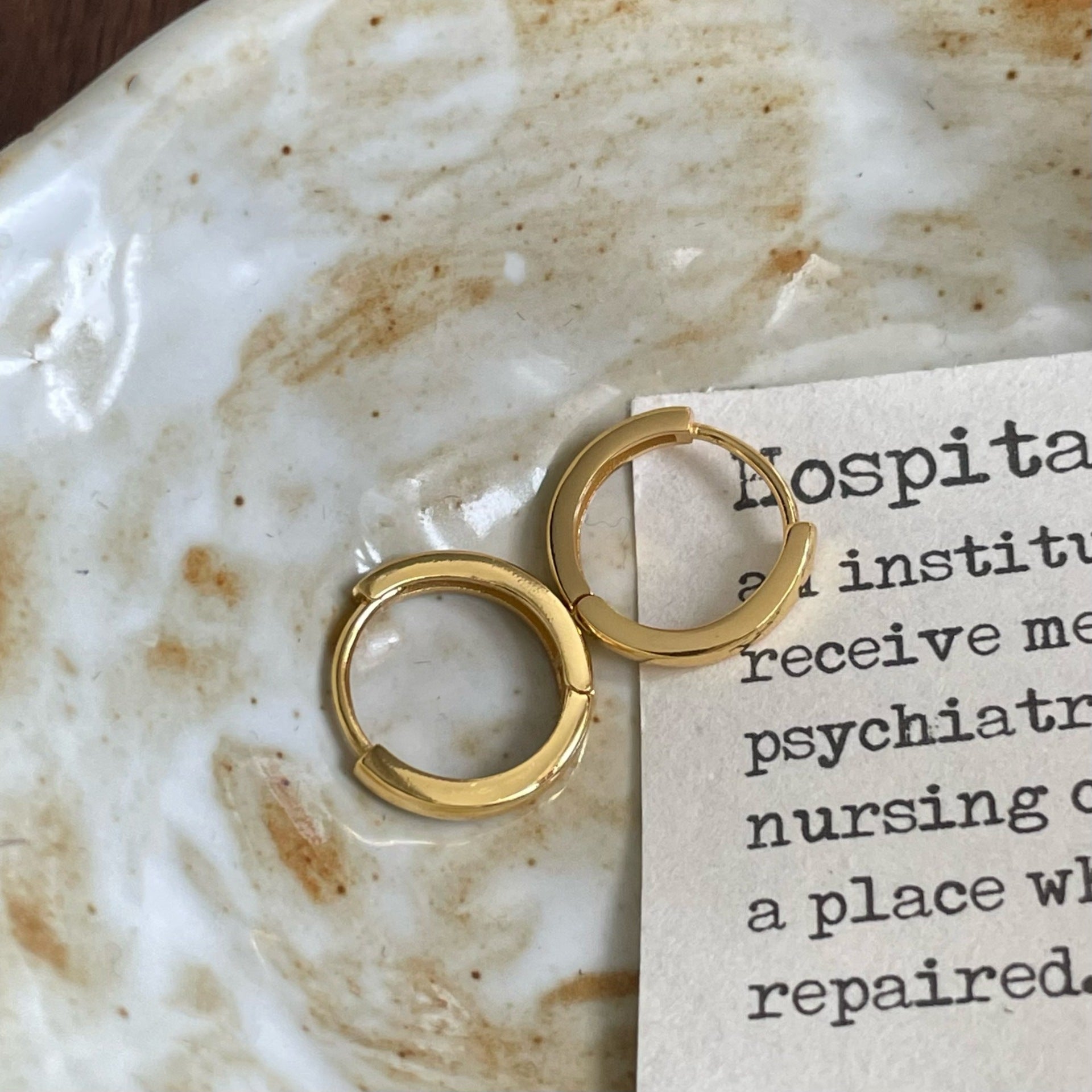 Versatile small earrings