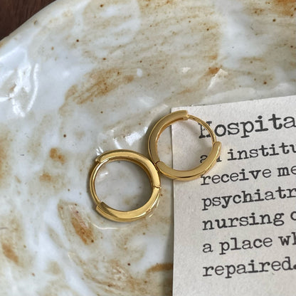 Versatile small earrings