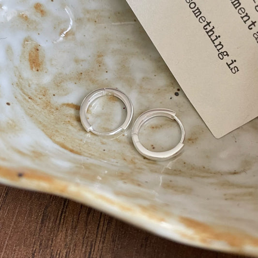 Versatile small earrings